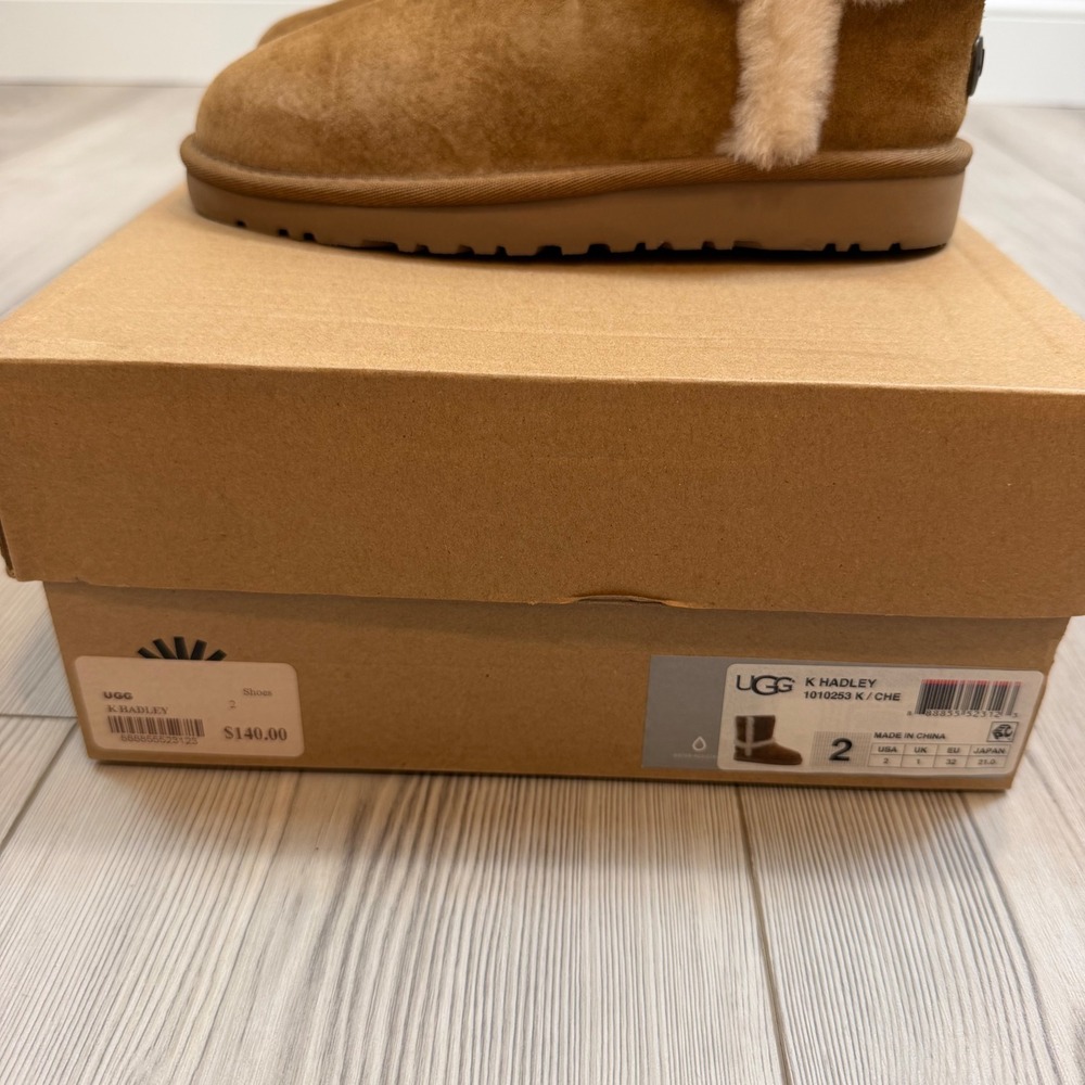 NEW UGG Kids K Hadley Chestnut Suede Sheepskin Boots 1010253 Size 2 Kids - Picture 3 of 9